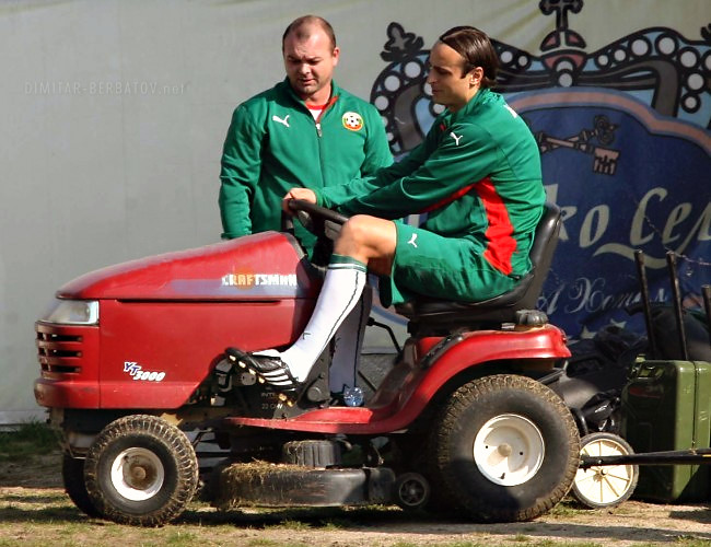 dimitar-berbatov-tractor.jpg